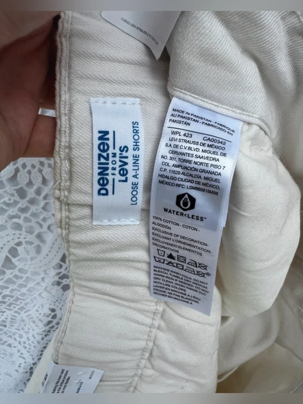 Denizen from Levi's loose a-line cream shorts Size 18 women